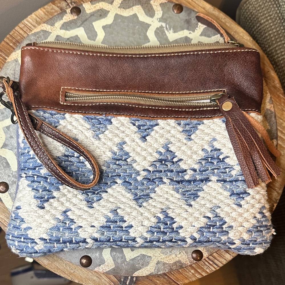 🚨Brown & Blue Chevron Clutch cotton & leather perfect size!